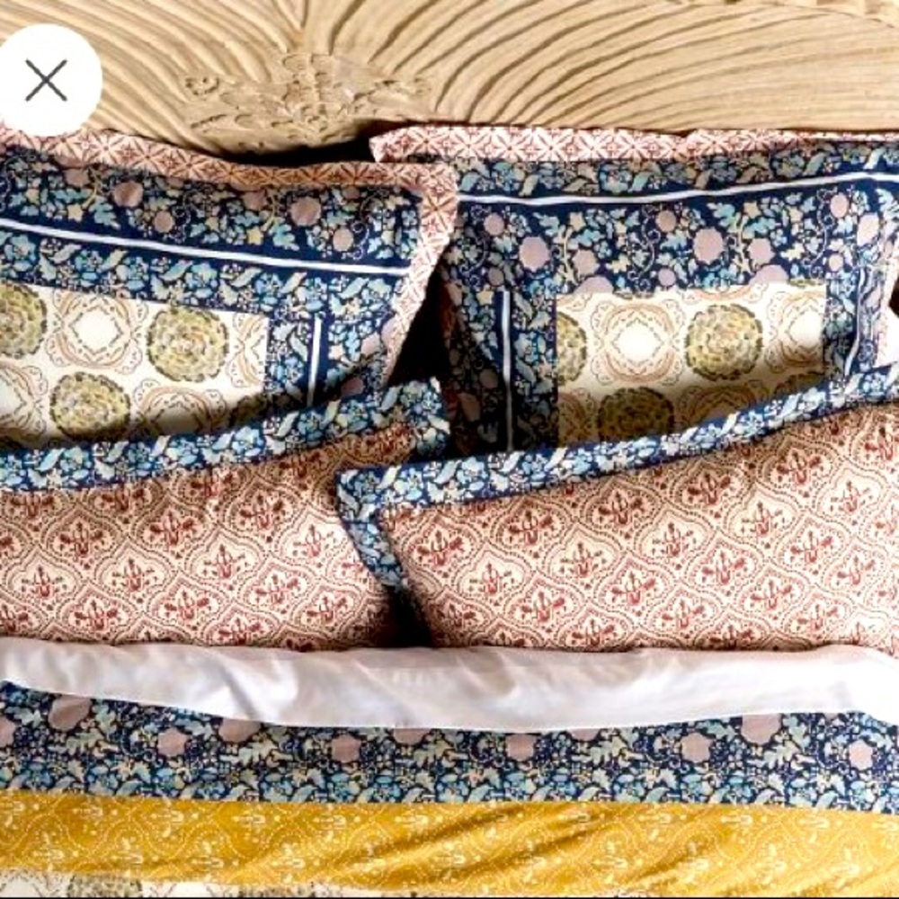 New in package Anthropologie 2 Meguro euro shams and 2 standard pillow covers!